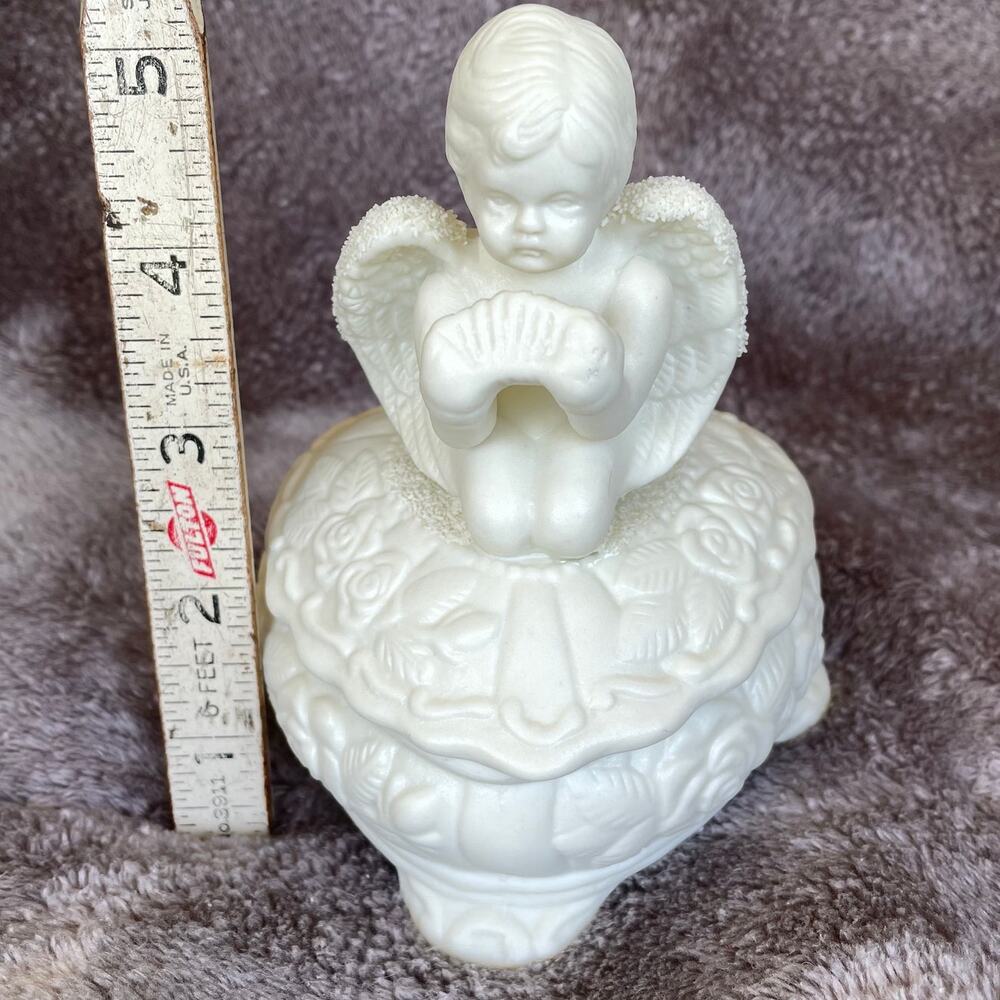 Angel Trinket Box Heart Ivory Bisque Porcelain Spaghetti Covered Lid Vtg Cherub